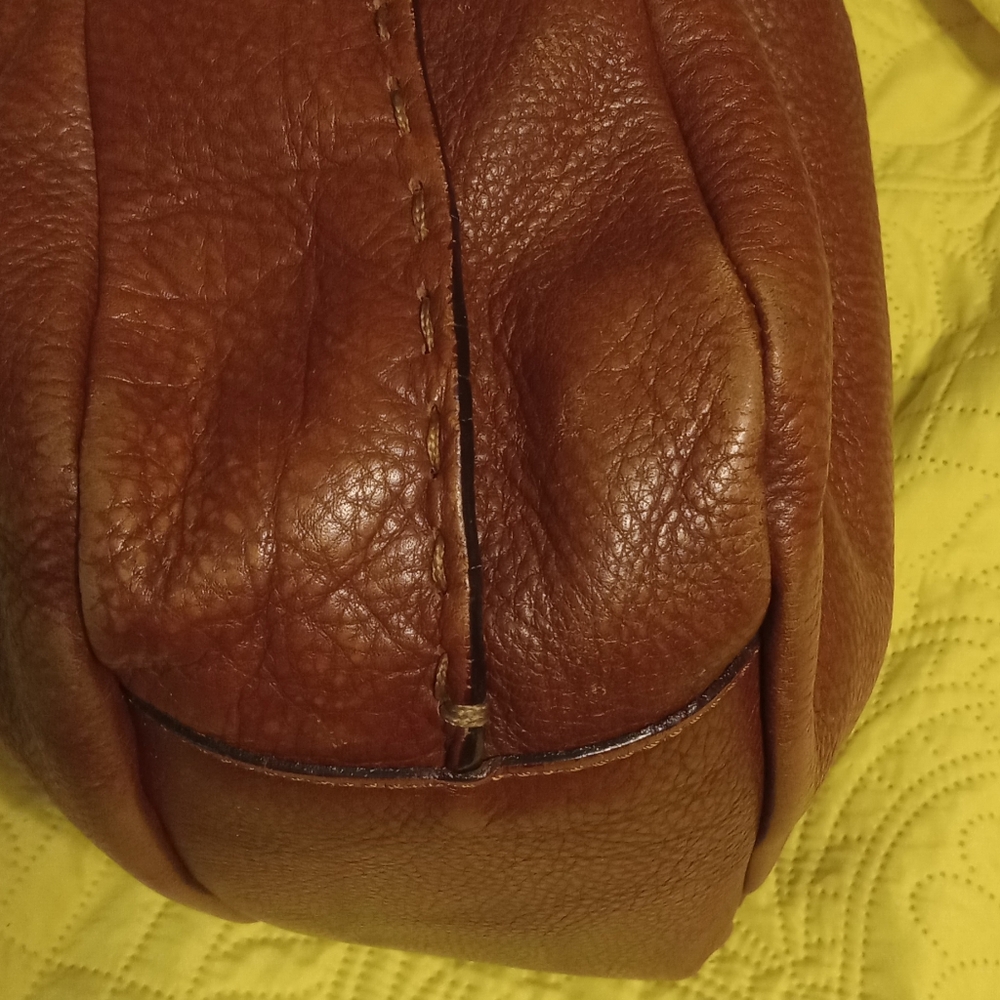 Elegant Brown Leather Shoulder Bag - Picture 10 of 13
